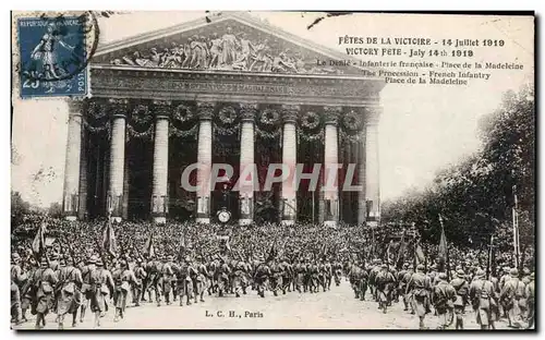 Ansichtskarte AK Paris Fetes De La Victoire 14 juillet 1919 Le defile Infanterie Francaise La Madeleine Militaria