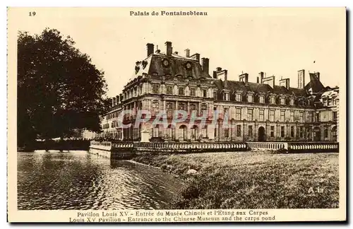 Cartes postales Palais de Fontainebleau Pavillon Louis Entree du Musee Chinois et L&#39Etang aux Carpes