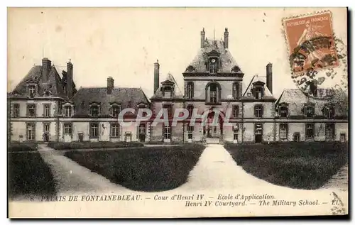 Ansichtskarte AK Palais de Fontainebleau Cour d&#39Henri IV Ecole d&#39Application