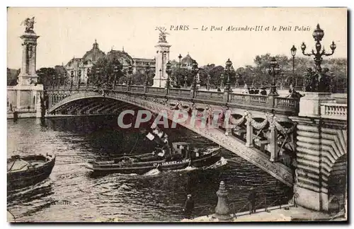 Cartes postales Paris Le Pont Alexandre III et le Petit Palais Peniche Bateau Sablieres de Seine