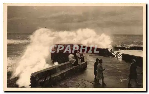 Ansichtskarte AK La Douce France cote Basque Biarritz La Pointe du Rocher de la Vierge un Jour de grosse mer