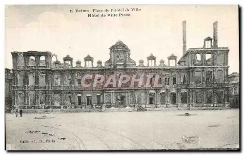 Cartes postales Reims Place De l'Hotel De Ville Militaria