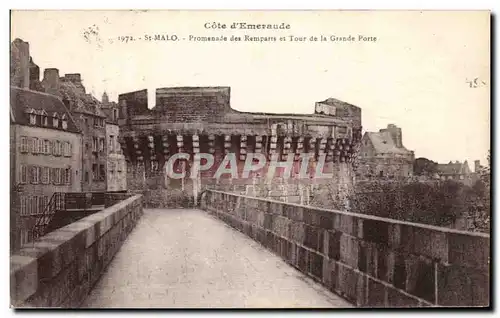 Ansichtskarte AK Cote d&#39Emeraude St Malo Promenade des Remparts et Tour de la Grande Porte