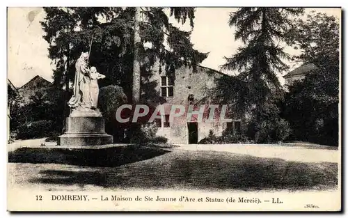 Cartes postales Domremy La Maison de St Jeanne d'Arc et Statue de mercie