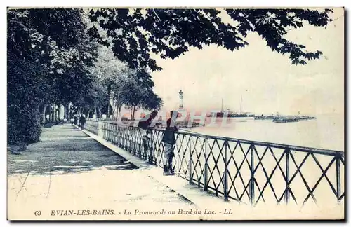 Ansichtskarte AK Evian Les Bains La Promenade au Bord du Lac Pecheur