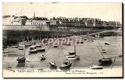 Ansichtskarte AK Saint Malo L&#39Avant Port A Maree Basse Et Les Remparts Bateaux