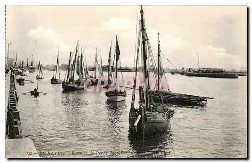 Ansichtskarte AK Le Havre Barques de Peche Dans l Avant port Bateaux