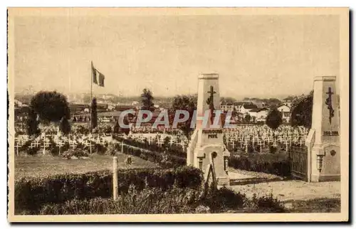 Ansichtskarte AK Verdun Cimetiere Militaire du Faubourg Pave militaria