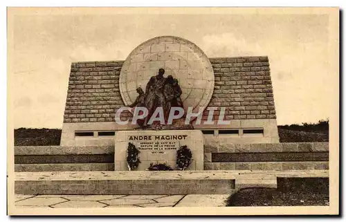 Cartes postales Andre Maginot Verdun Monument eleve sur la pente Nord du Fort Militaria