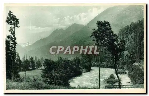 Cartes postales Les Beaux Paysages de France Les Pyrenees Vallee et Torrent de Luz