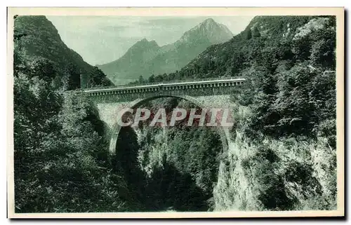 Ansichtskarte AK Les Beaux Paysages de France Les Pyrenees Saint Sauveur Le Pont Napoleon