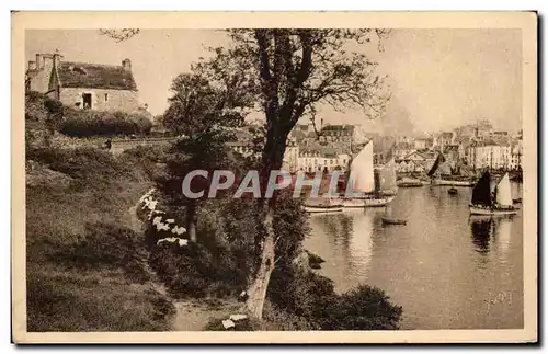 Ansichtskarte AK Douarnenez Le port Et le Coteau de Plomarc h Bateaux