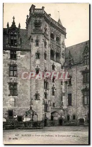 Ansichtskarte AK Nantes Cour du chateau Le Donjon