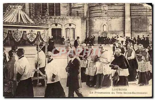 Ansichtskarte AK Lourdes La Procession du Tres Saint Sacrement