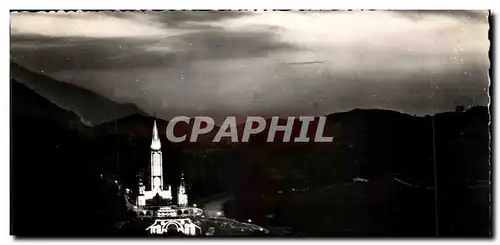 Cartes postales moderne Lourdes La basilique illuminee