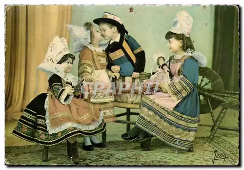 Cartes postales moderne La Bretagne Enfants En Costume Breton