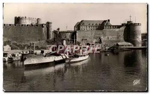 Cartes postales moderne Brest Le Chateau Et La Prefecture Maritime Bateaux