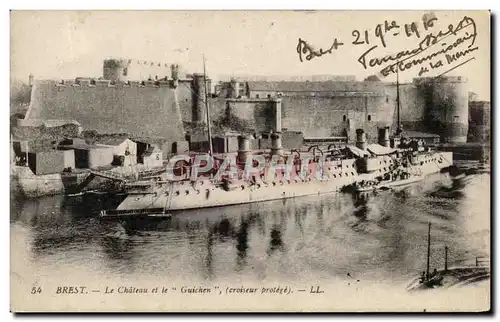 Ansichtskarte AK Brest Le Chateau et Le Guichen Croiseur protege Bateau