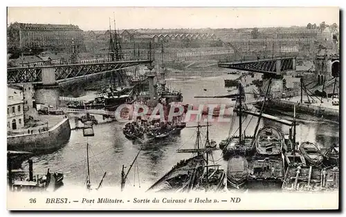 Ansichtskarte AK Brest Port Militaire Sortie du cuirasse Hoche Bateaux