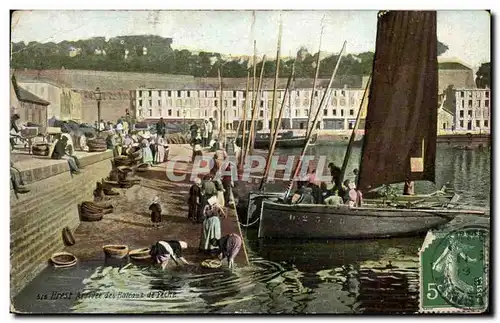 Cartes postales Brest Arrive des Bateau De peche