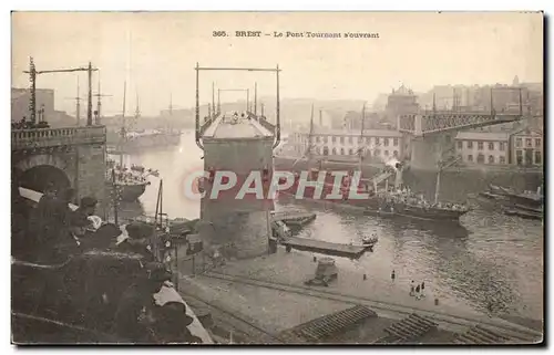 Ansichtskarte AK Brest Le Pont Tournant s ouvrant Bateau