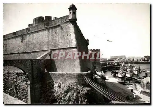 Cartes postales moderne Brest Le Chateau Fort Bateaux