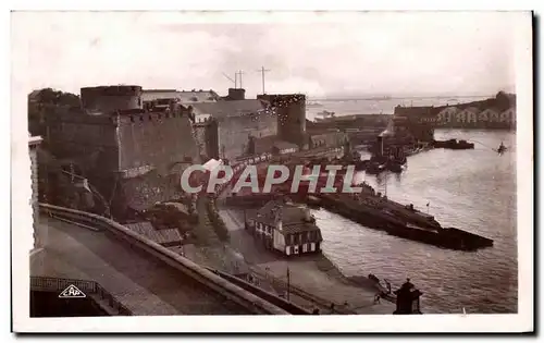 Cartes postales Brest Le Chateau et La Penfeld Bateaux Sous marin