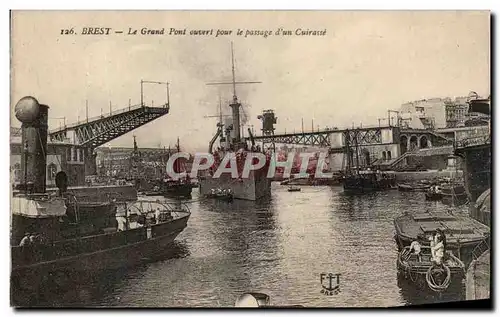 Ansichtskarte AK Brest Le Grand Pont Ouvert Pour Le Passage d un cuirasse Bateau