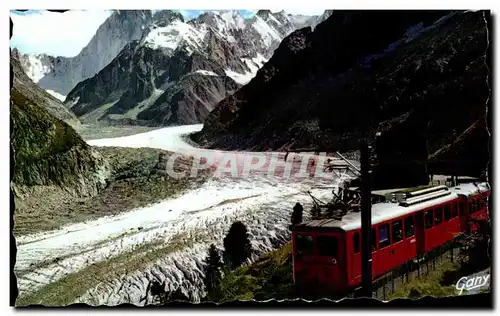 Cartes postales moderne Chamonix Mont Blanc Arrivee du chemin de fer de Montenvers a la mer de glace au fond les grande