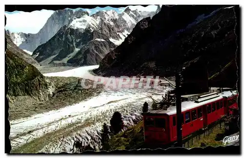 Cartes postales moderne Chamonix Mont Blanc Arrivee du chemin de fer de Montenvers a la mer de glace au fond les grande