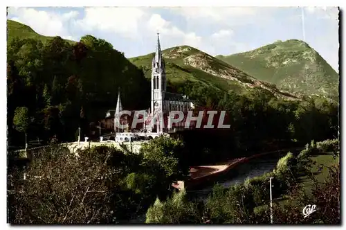 Cartes postales moderne Lourdes La Basilique et la Gave