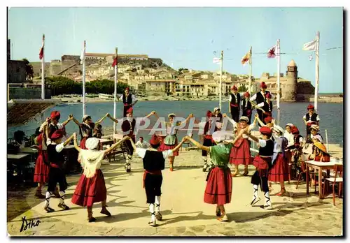 Cartes postales moderne Lumiere Et Couleurs Du Roussillon Collioure La Sardane par le groupe Joventut Folklore Costume