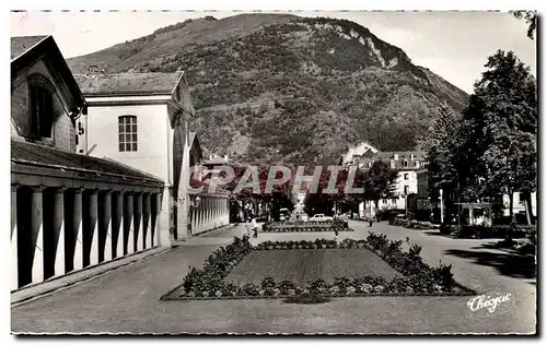 Cartes postales moderne Luchon La Reine Des Pyrenees Les Parterres Devant l etablissement thermal