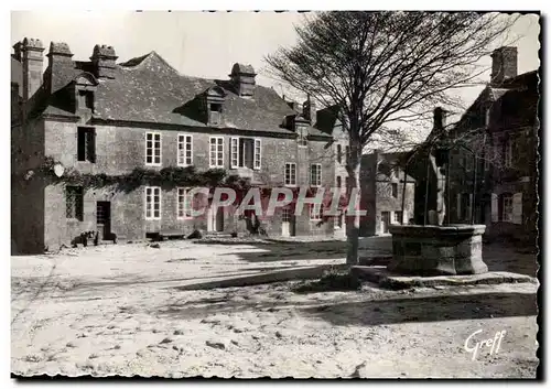 Cartes postales moderne Locranan Le Vieux Puits et L Hotel Saint Roman