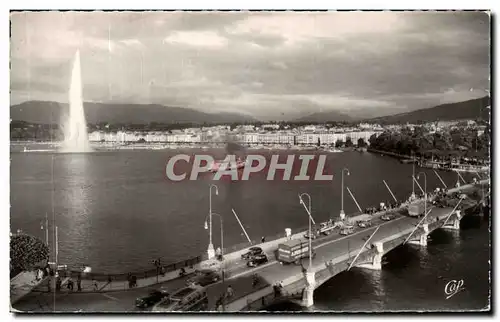 Cartes postales moderne Geneve Pont du Mont Blanc Le jet d eau et la rade