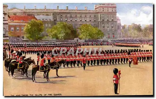 Cartes postales The King Taking The Salute Of The Guard Militaria Uniforme