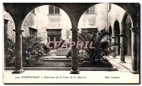 Cartes postales Perpignan Interieur de la Cour de la Mairie