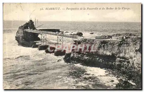 Cartes postales Biarritz Perspective de la passerelle et du Rocher de la Vierge