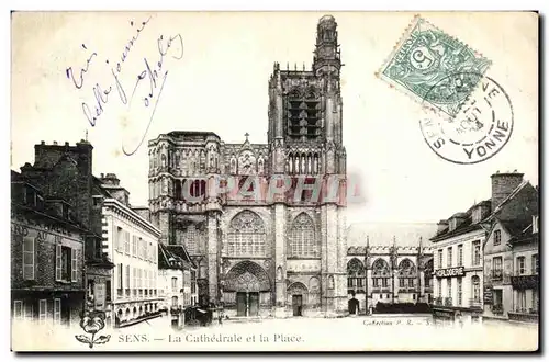 Cartes postales Sens La Cathedrale et la Place