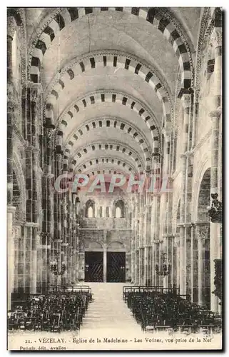 Cartes postales Vezelay Eglise de la Madeleine Les Voutes Vue Prise de la Nef