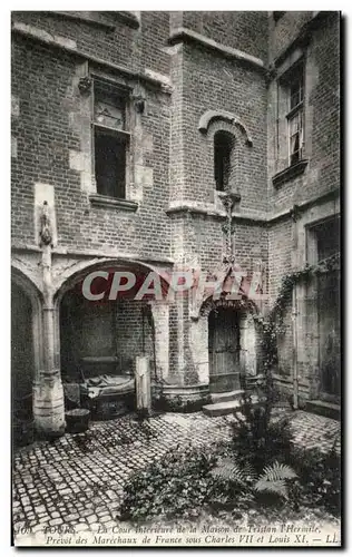 Cartes postales Tours La Cour interieure de la Maison de Tristan l Hermite Prevot des Marechaux de France sous C