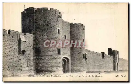 Ansichtskarte AK Remparts d Aigues Mortes La Tour et la Porte de la Marine