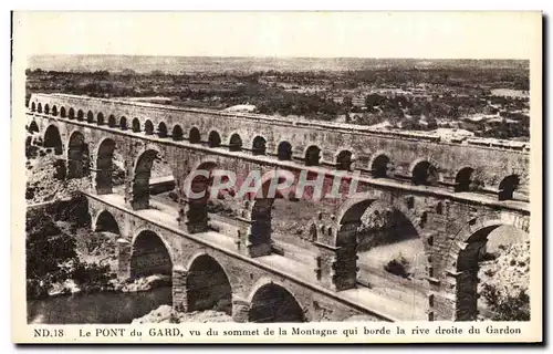 Cartes postales Le Pont du Gard Vu de Sommet de la Montagne qui borde la rive droit du gardon