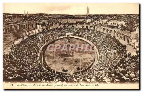 Cartes postales Nimes Interieur des Arenes Pendant une Course de Taureaux Corrida