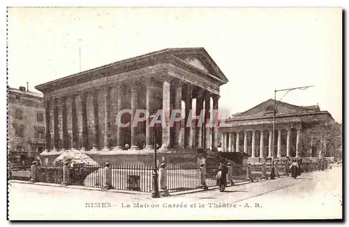 Ansichtskarte AK Nimes La Maison Carree et Le Theatre