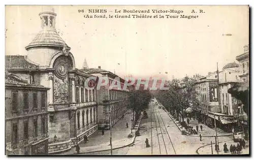 Ansichtskarte AK Nimes Le Boulevard Victor Hugo Au fond le theatre et la Tour Magne