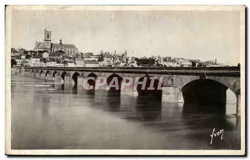 Cartes postales Nevers Le Pont sur la Loire et la Cathedrale