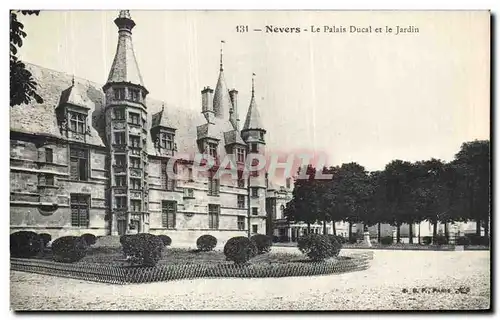 Cartes postales Nevers Le Palais Ducal et le Jardin