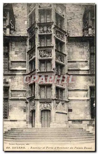 Cartes postales Nevers Escalier et porte d honneur du palais ducal