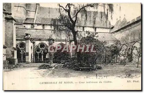 Cartes postales Noyon La Cathedrale Cour interieure du cloitre